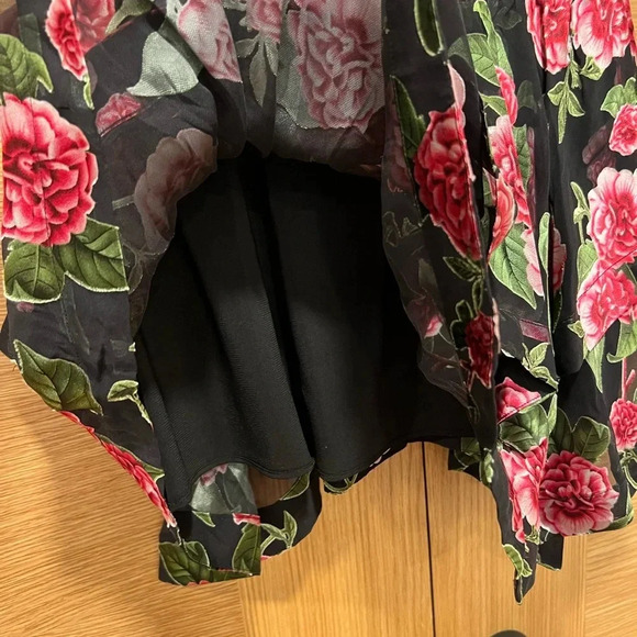 Alice and Olivia | Zarya Asymmetric Mini Skirt| Floral Silk Blend | Size 2 | NWT - Picture 6 of 7